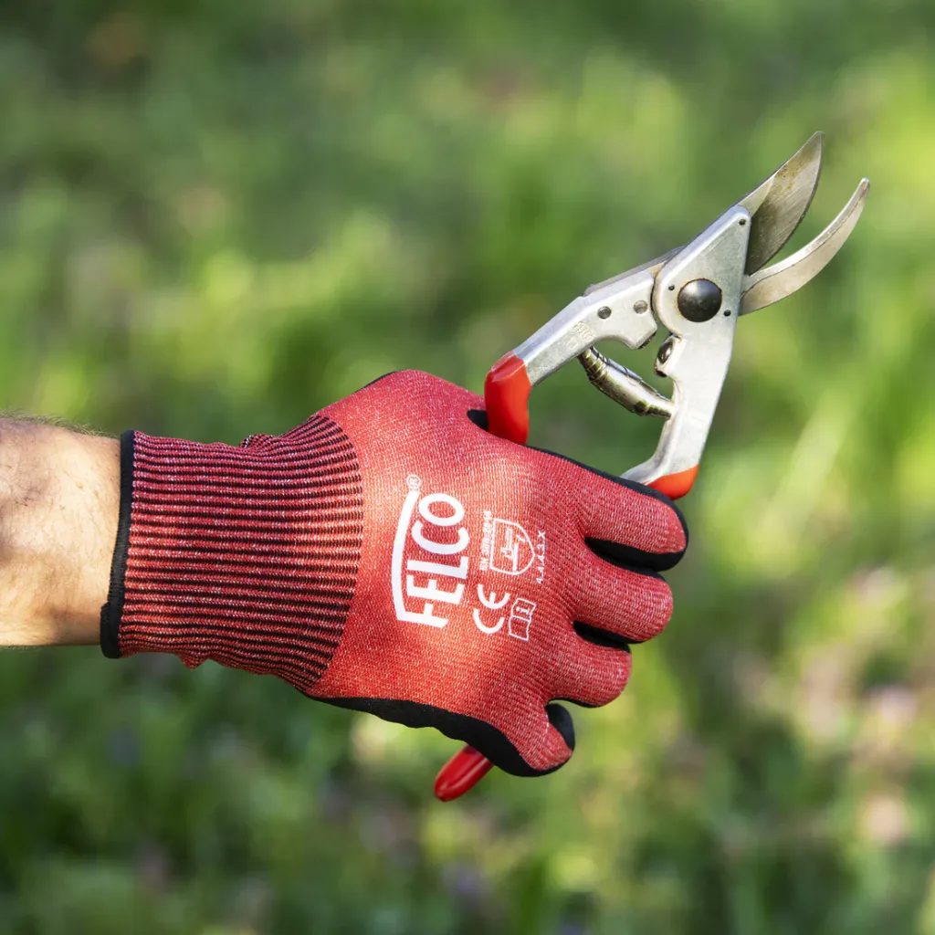 Square_in_use_PNG-Shooting-2020-Landeron-FELCO-13_FELCO-701-01_50a36105-59d6-40e7-b82e-76ffbfd3a7f2.webp
